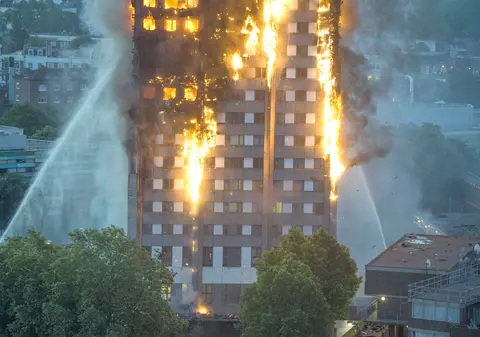 FOTO & VIDEO | Tragedia de la Grenfell Tower: 30 de oameni au murit, potrivit celui mai recent bilanț