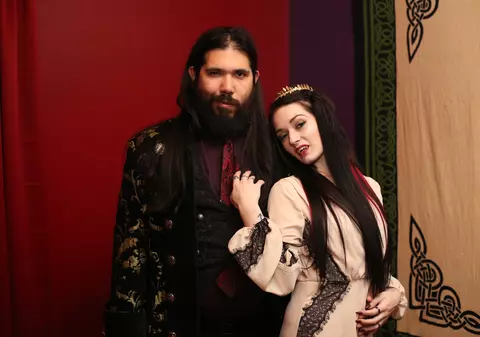Dragoste la prima... mușcătură. Doi americani trăiesc precum vampirii. Își consumă zilnic sângele