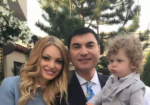 Valentina Pelinel i-a tăiat moțul lui Milan. Cristi Borcea a fost prezent la eveniment