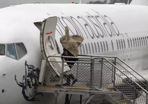 Panică într-un avion australian din cauza unui bilet găsit în toaletă