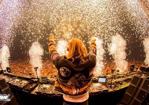 David Guetta, show electrizant la Romexpo. Mii de oameni au venit să-l vadă | FOTO