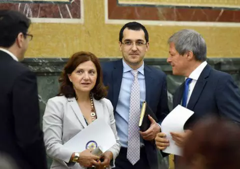 Vlad Voiculescu, acuzații la adresa unui funcționar din Ministerul Sănătății: Ducea acte la PSD, are 20.000 de lei salariu