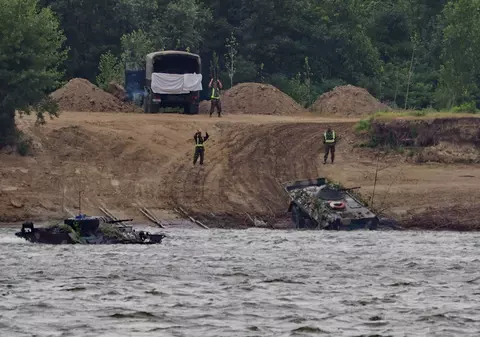 Un TAB s-a scufundat în Dunăre, în timpul unui exercițiu militar al MApN