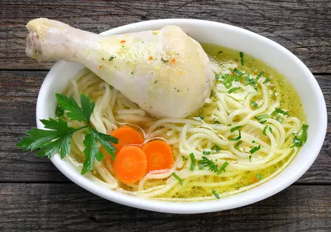 VIDEO. Supă de pui cu tăiței. Gătește cu noi rețete delicioase!