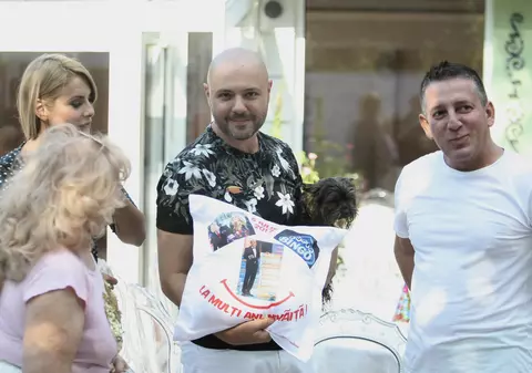 VIDEO EXCLUSIV/ Mihai Mitoșeru a intrat la cheltuieli înainte de nuntă. Câinele i-a ros toți pantofii!