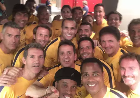 Gică Popescu a revenit pe teren! Fostul mare internațional a jucat pentru FC Barcelona într-un meci caritabil | VIDEO