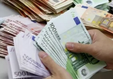 Sibianul care încasa 35.000 de euro indemnizație pentru creșterea copilului este cercetat într-un dosar de evaziune fiscală