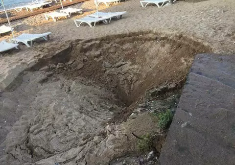 FOTO/ Imagini șocante cu urmările cutremurului din Turcia și Grecia. Plajele din Bodrum au fost înghițite de pământul căscat