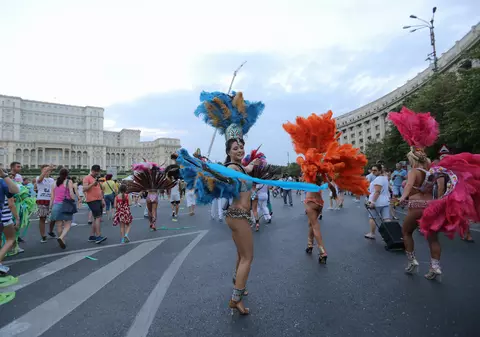 Festivalul Internaţional B-Fit in the Street 2017, seara a II-a. Sute de artişti, acrobaţii, teatru urban | FOTO