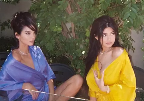 Kylie și Kendall Jenner au înfuriat vedetele. Cea mai controversată decizie a mezinelor familiei Kardashian