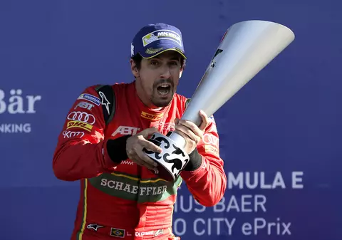 Lucas Di Grassi, noul campion din Formula E. Brazilianul a câștigat prima cursă din istoria competiției