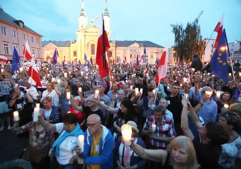 Proteste în Polonia. Zeci de mii de oameni au ieșit în stradă în apărarea independenței justiției