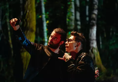 Smiley lansează Rara, o nebunie muzicală cu lumini și umbre. VIDEO