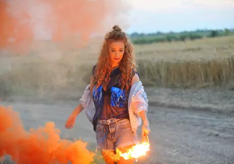 Atenţie, Arde! Annes lansează cel mai sexy şi provocator videoclip, un featuring cu Balkan
