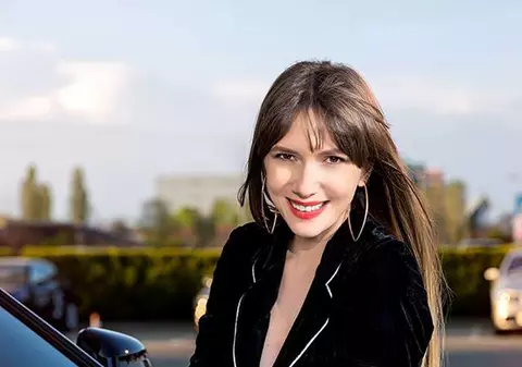 VIDEO/ Adela Popescu mergea 3 kilometri pe jos ca să ajungă la școală