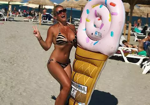 Fetița Andei Adam a crescut. Evelin are aproape 2 ani și seamănă perfect cu mama ei