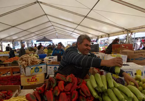 În ce condiții îți poți vinde legumele la piață. Cum se obține atestatul de producător