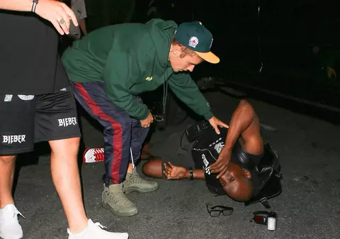 FOTO| Justin Bieber a lovit cu mașina un fotograf când ieșea de la biserică