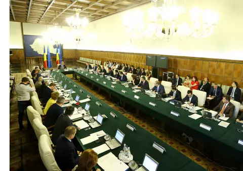 Guvernul propune o lege a manualului școlar