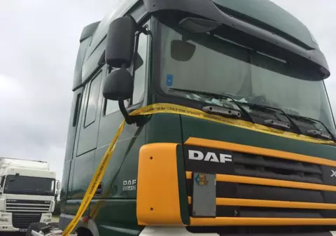 Un camion înmatriculat în România a fost abandonat pe o șosea din Franța