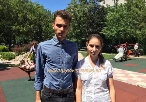 Ce se întâmplă cu cei doi elevi din Dâmbovița eliminați de la BAC pentru scrisuri diferite. Lucrările celor doi au fost făcute publice (FOTO)