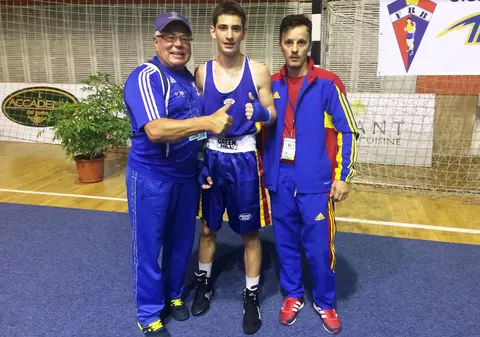 Campionatul European de box pentru cadeți. Un elev eminent a adus prima victorie pentru România