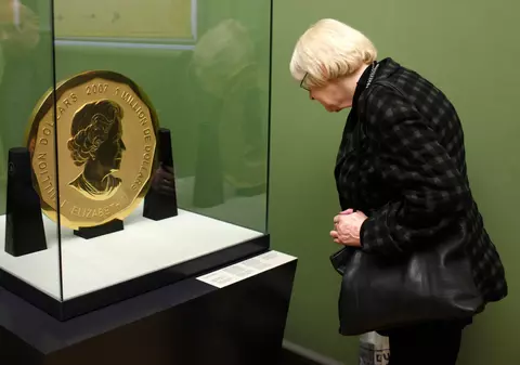 Poliția germană a arestat patru bărbați privind furtul monedei de 100 de kilograme. "Moneda a fost probabil tăiată în bucăți mai mici"