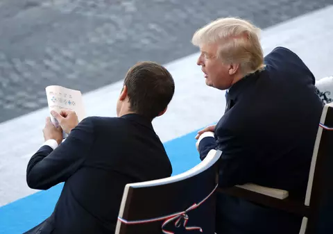 Macron l-a făcut să se răzgândească? Trump ar putea să revină asupra deciziei privind retragerea SUA din Acordul de la Paris, spune președintele Franței