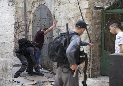 Israelul renunță la măsurile suplimentare de securitate de la Esplanada Moscheilor