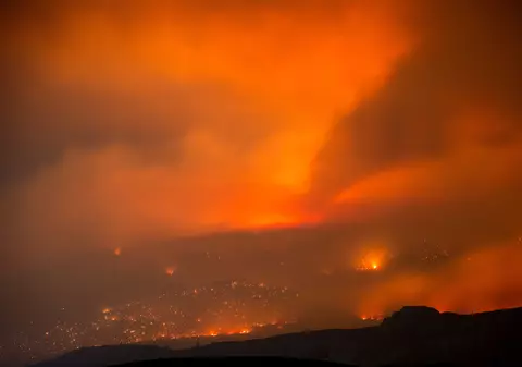 Incendii de proporții în Canada și vestul SUA. Zeci de mii de oameni au fost evacuați