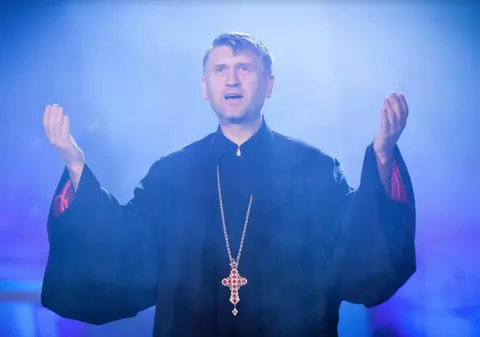 Glume despre Cristian Pomohaci. Fostul preot a ajuns subiect de ironii