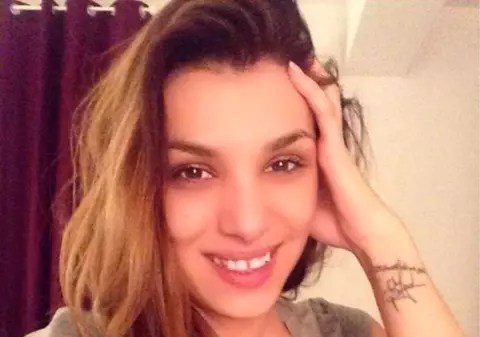 VIDEO EXCLUSIV/ Sorana își va schimba tatuajul cu semnătura fostului partener de viață! Renunță la amintirea soțului infidel!