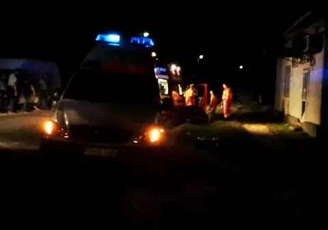 FOTO&VIDEO. Scandal cu bâte și topoare între romii dintr-un sat din Teleorman