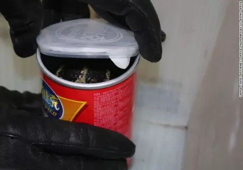 Un bărbat făcea contrabandă cu cobre ascunse în cutii de chipsuri