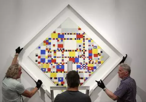 Bebelușii, fascinați de tablourile lui Piet Mondrian