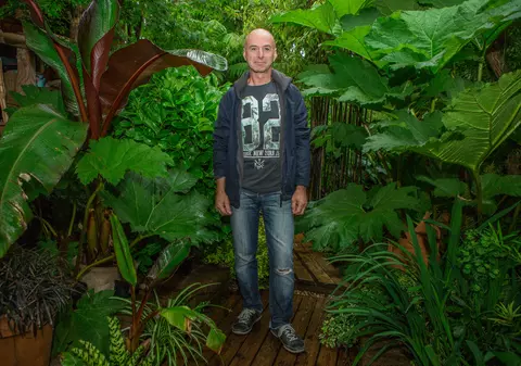 Un britanic și-a transformat grădina într-un paradis tropical. A lucrat 20 de ani de ani la asta | GALERIE FOTO