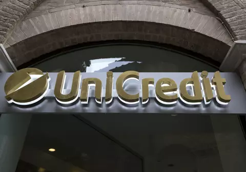 Datele a 400.000 de clienți UniCredit au fost furate de hackeri