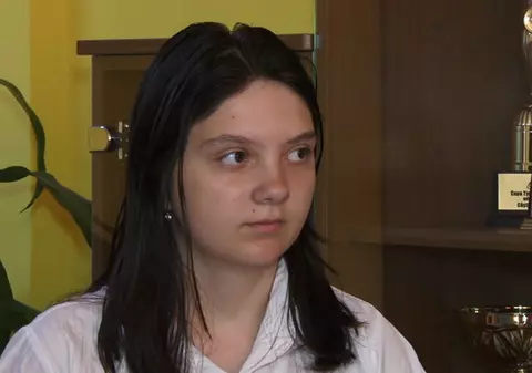 Elevele care au promovat examenele cu media 10 și vor să rămână în România