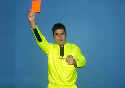 Robert Nuțu arbitrează meciuri în Anglia, în cea mai veche competiție din lume! Avem ”cavaleri” în Spania, Olanda, Franța și SUA | FOTO