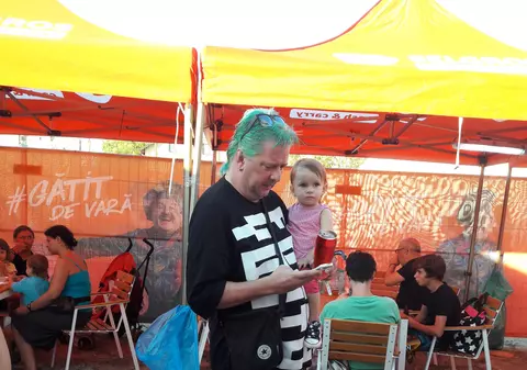 EXCLUSIV/ Îngerul care l-a scos din depresie și i-a redat puterea de a trăi! Primele poze cu fetița lui Vali Ionescu de la Voltaj