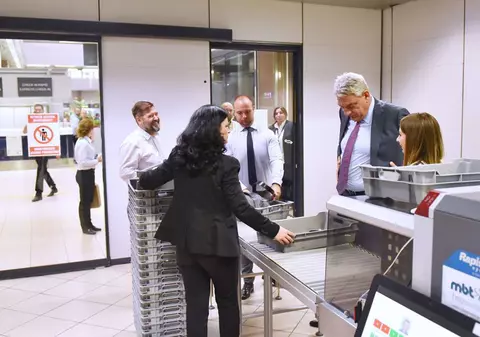 UPDATE. Premierul, în control neanunțat la Tarom și la Aeroportul Otopeni: Există dorință de muncă, i-am asigurat de tot sprijinul