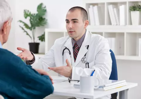 CNAS: Avizul DSP pentru parinţii care merg cu copilul bolnav în străinătate va fi eliminat