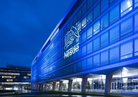 Gigantul Nestle, în mijlocul unui scandal uriaș. Grupul este acuzat că a vândut apă de la robinet drept apă minerală, iar izvoarele sunt secate de 50 de ani