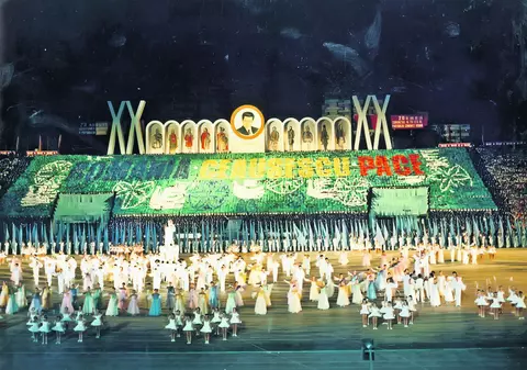 VIDEO/ Cum își amintesc românii defilările de pe stadioane și miile de ore de pregătiri de dinaintea lor.  23 august, Ziua corvoadei Naționale