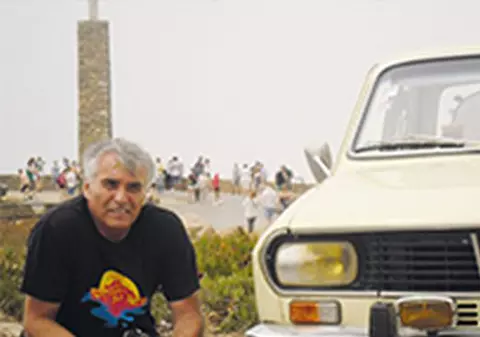Aventurile românului care a mers cu o Dacie din 1975 până în cel mai vestic punct al Europei. Șurubelniță pe post de schimbător de viteză!