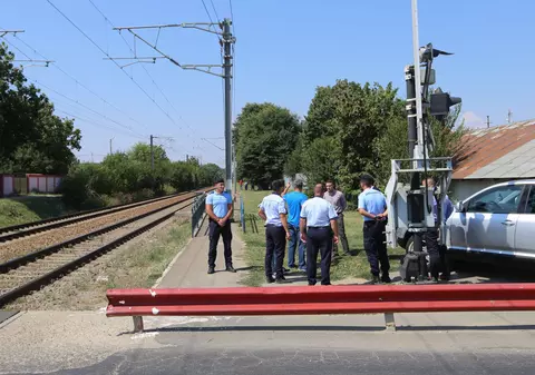 EXCLUSIV/ Sinucidere și crimă la Brănești. Mama și-a împins fata cea mare în fața trenului, pe cele doua mici le-a luat în brațe și a sărit pe șine!