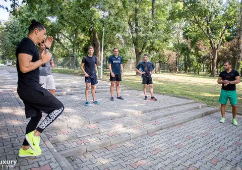 Înainte de Campionatele Mondiale Universitare de polo, România se antrenează pe uscat cu preparatorul fizic Alexander Florescu / FOTOY&VIDEO