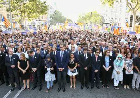 Marș impresionant împotriva terorismului în Barcelona. Regele Spaniei, în stradă, printre zecile de mii de manifestanți