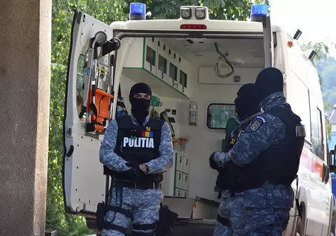 Spitalul din Reșița e păzit de mascați. Aproape 100 de rude ale victimelor accidentului din Bocșa fac scandal la unitatea medicală