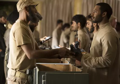 EXCLUSIV | Peter Kosminsky, regizorul care aduce în atenție viața din “califatul” ISIS. “Statul” - miniserialul care a stârnit controverse în Marea Britanie